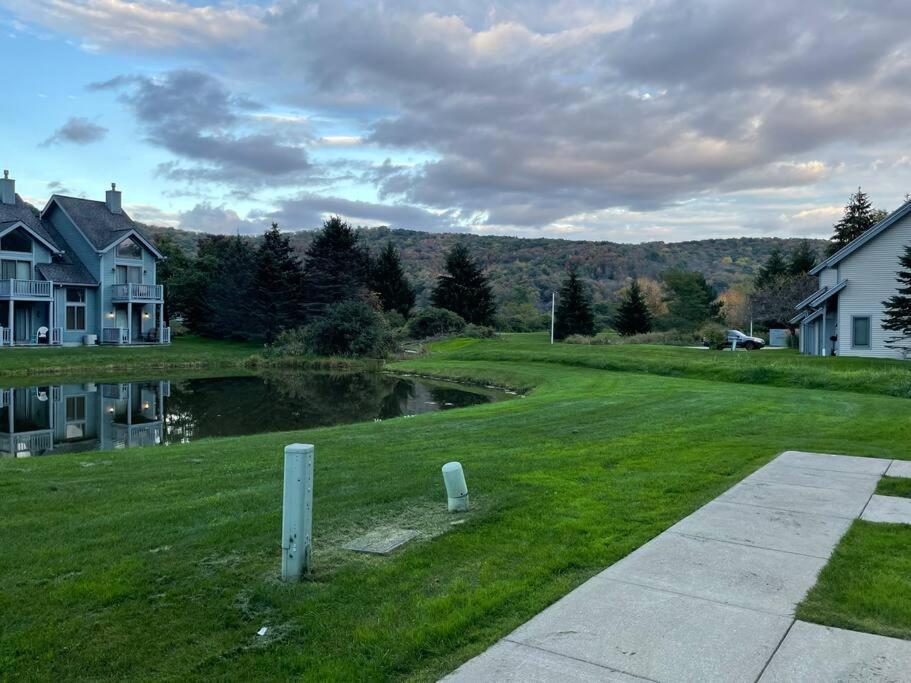 Skiing, Hiking, Village Of Eville Mtn Escape Ellicottville Exterior foto